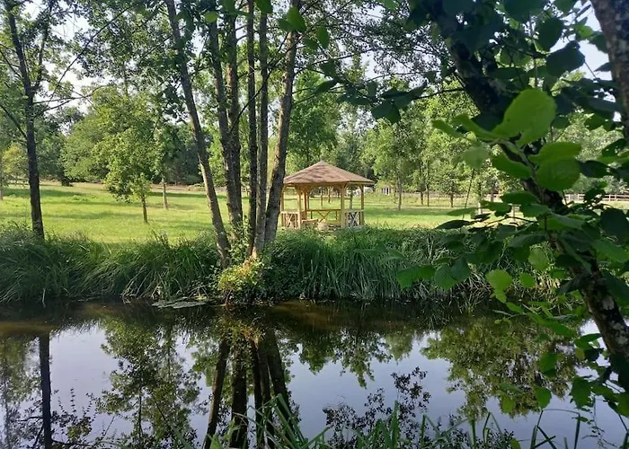 캠프장 Au Coeur De La Nature Le Grand-Lucé